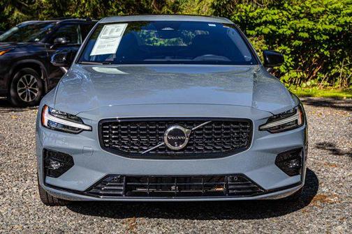 2024 Volvo S60 Ultimate Dark Theme