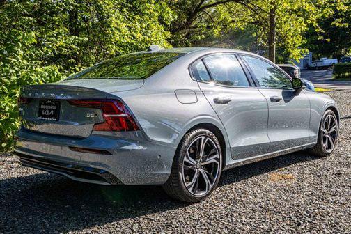 2024 Volvo S60 Ultimate Dark Theme