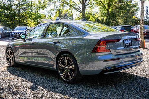 2024 Volvo S60 Ultimate Dark Theme