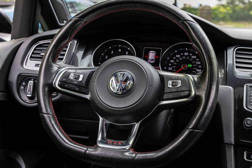 2017 Volkswagen Golf GTI Sport