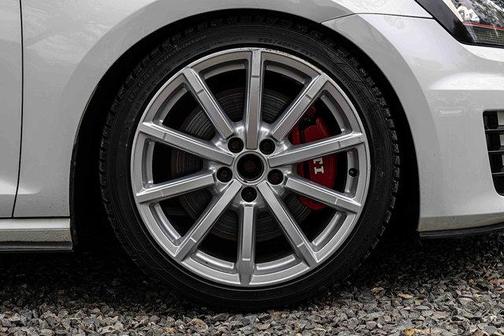 2017 Volkswagen Golf GTI Sport