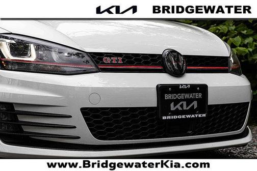 2017 Volkswagen Golf GTI Sport