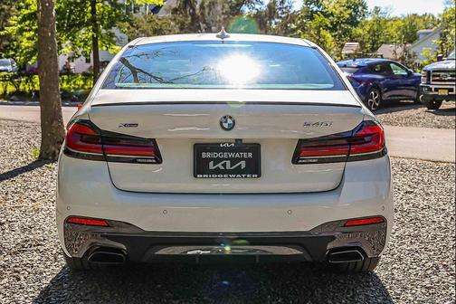 Alpine White 2023 BMW 540 i xDrive