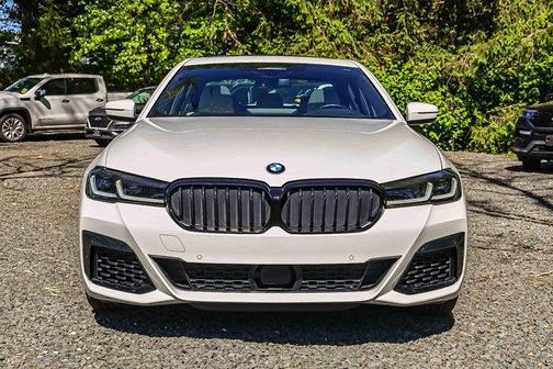 Alpine White 2023 BMW 540 i xDrive