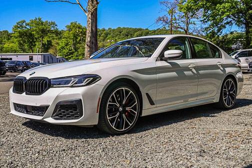 Alpine White 2023 BMW 540 i xDrive