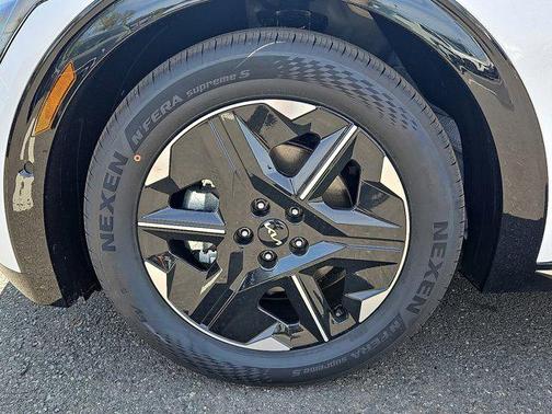 2025 Kia EV6 Wind