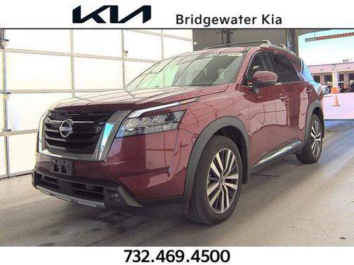 2024 Nissan Pathfinder Platinum