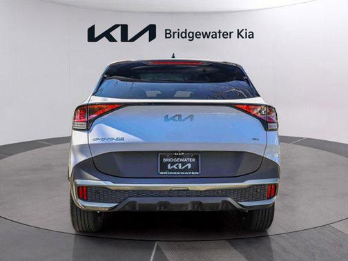 Glacial White Pearl 2023 Kia Sportage X-Line