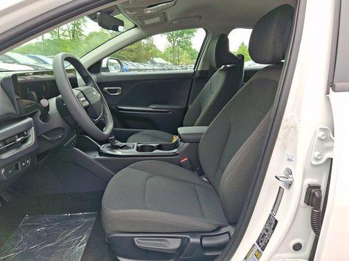 Snow White Pearl 2026 Kia K4 LX