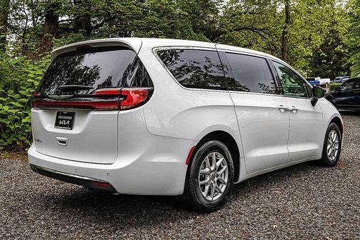 2025 Chrysler Pacifica L