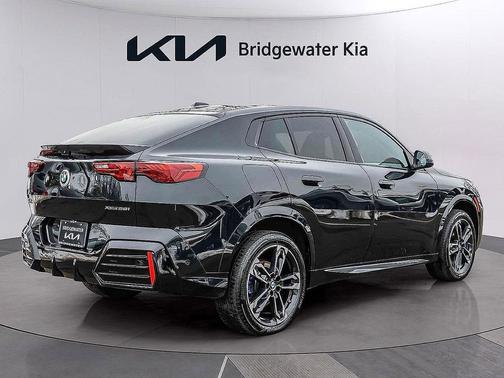 Black 2025 BMW X2 xDrive28i