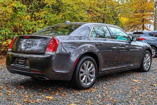 2018 Chrysler 300 Touring