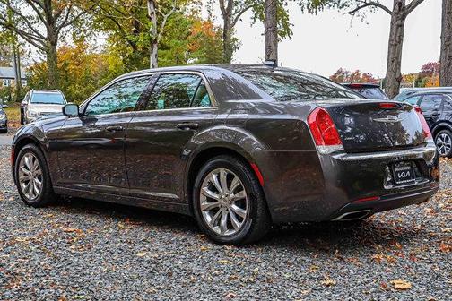2018 Chrysler 300 Touring