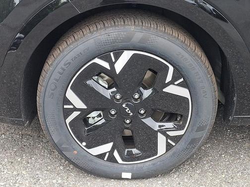 Aurora Black Pearl 2026 Kia Niro EV Wind