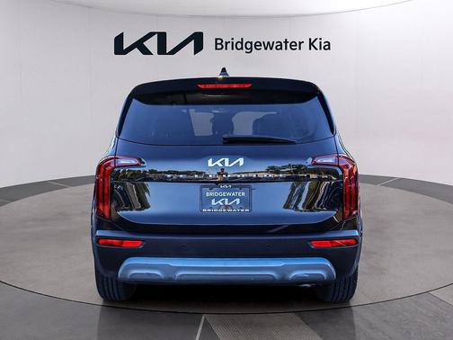 Ebony Black 2022 Kia Telluride LX