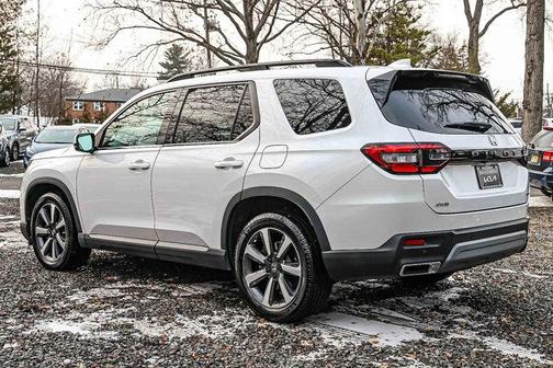 2023 Honda Pilot Touring 8-Passenger