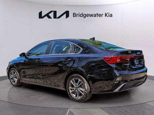 Aurora Black 2024 Kia Forte LXS