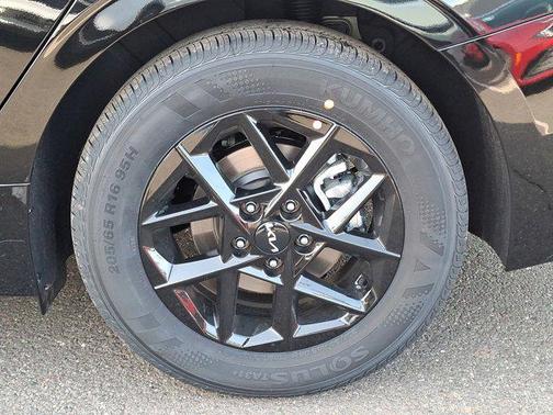 2025 Kia K5 LXS