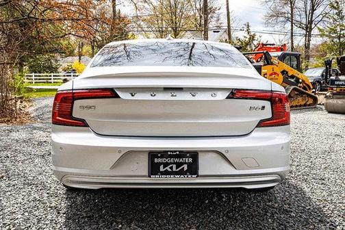 2022 Volvo S90 Momentum