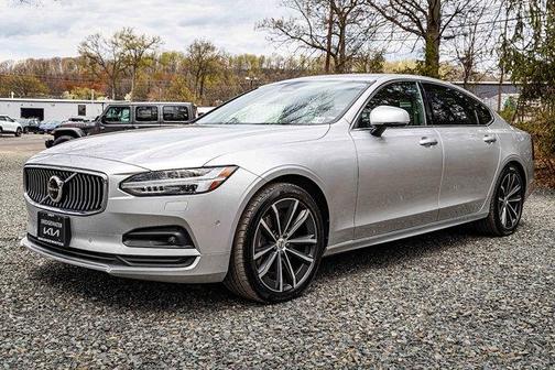 2022 Volvo S90 Momentum