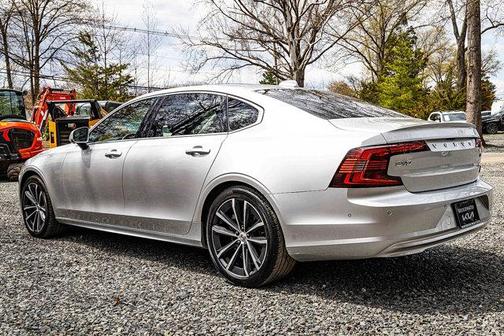 2022 Volvo S90 Momentum