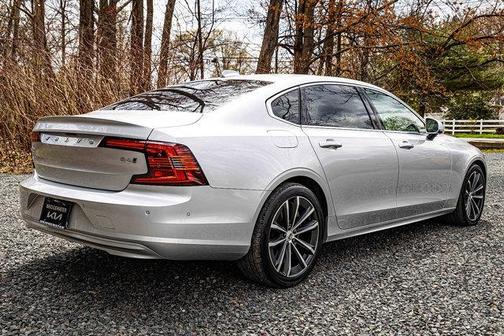 2022 Volvo S90 Momentum