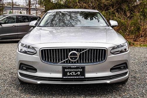 2022 Volvo S90 Momentum