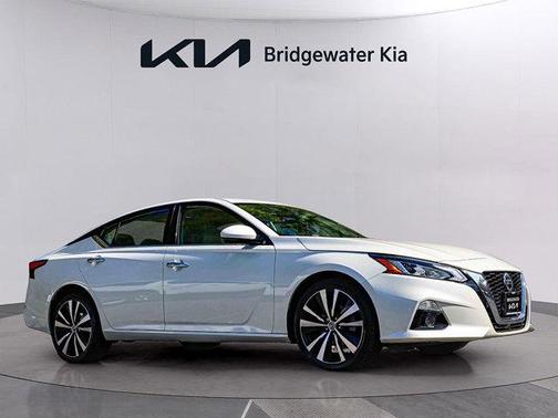 Pearl White Tricoat 2019 Nissan Altima 2.5 Platinum