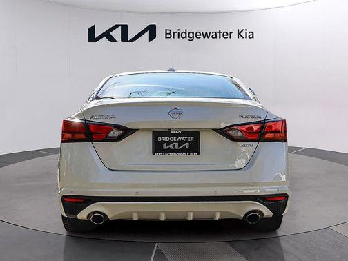 Pearl White Tricoat 2019 Nissan Altima 2.5 Platinum