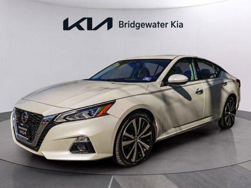 Pearl White Tricoat 2019 Nissan Altima 2.5 Platinum