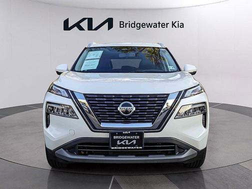 Pearl White Tricoat 2021 Nissan Rogue SV