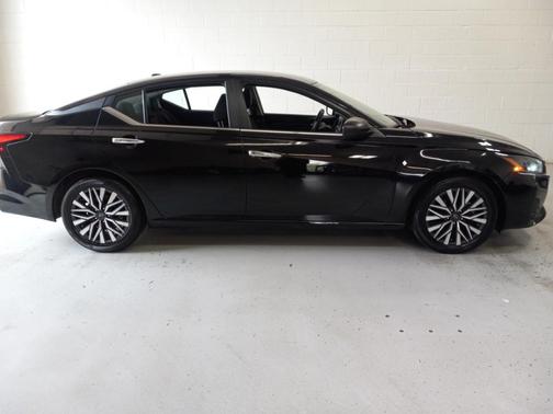 Black 2024 Nissan Altima 2.5 SV