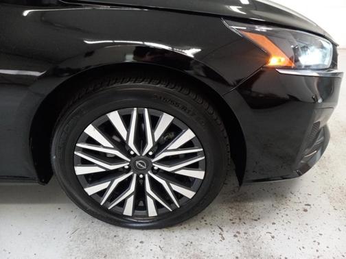 Black 2024 Nissan Altima 2.5 SV