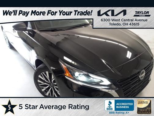 Black 2024 Nissan Altima 2.5 SV