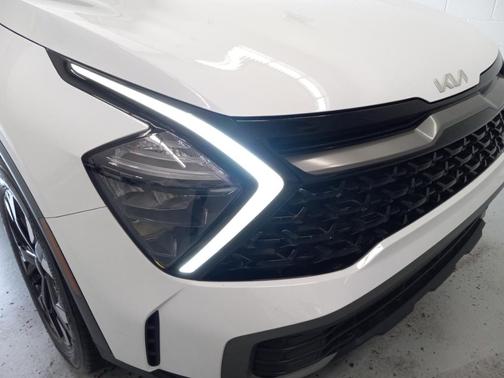 Glacial White Pearl 2023 Kia Sportage X-Line