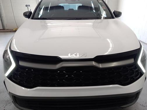 Glacial White Pearl 2023 Kia Sportage X-Line