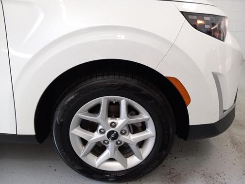 Snow White Pearl 2025 Kia Soul LX