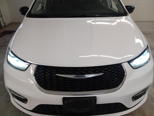 2024 Chrysler Pacifica Touring-L