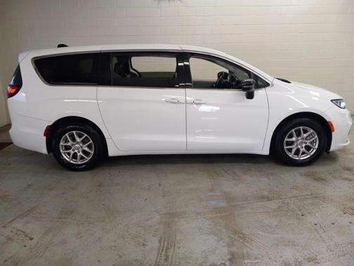 2024 Chrysler Pacifica Touring-L