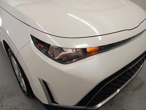Snow White Pearl 2025 Kia Soul LX