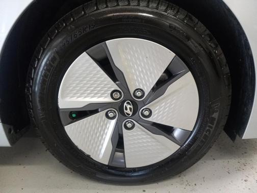 2022 Hyundai IONIQ Hybrid SE