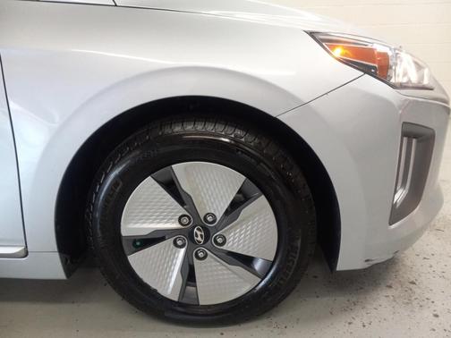 2022 Hyundai IONIQ Hybrid SE