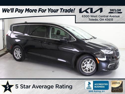 2023 Chrysler Pacifica Touring-L