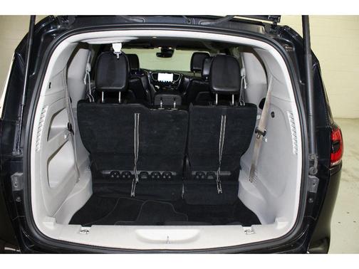 2023 Chrysler Pacifica Touring-L