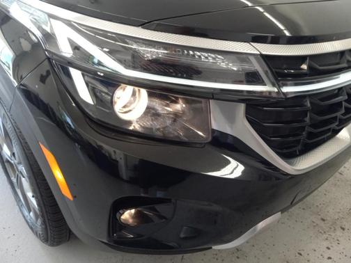 Fusion Orange 2024 Kia Seltos S