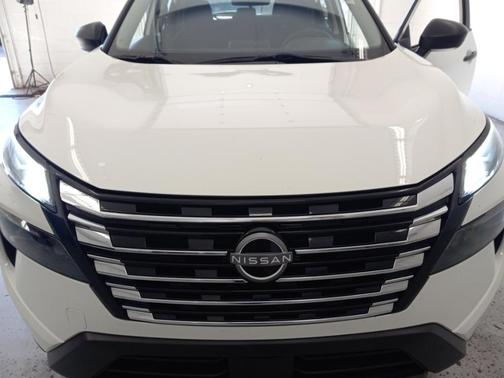 Glacier White 2024 Nissan Rogue S