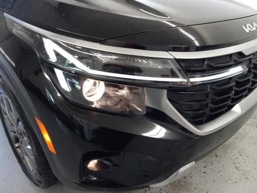 Fusion Orange 2024 Kia Seltos S