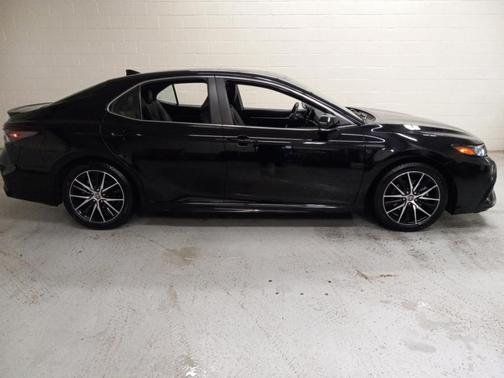 2024 Toyota Camry Hybrid SE