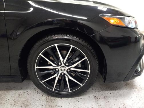 2024 Toyota Camry Hybrid SE