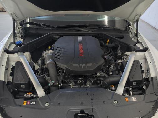 Snow White Pearl 2023 Kia Stinger GT2